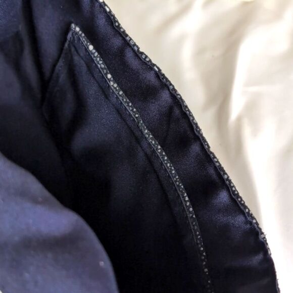 Cofi Leather Metallic Stingray Pattern Embossed Leather  Stunning Crossbody NWOT - Picture 10 of 17